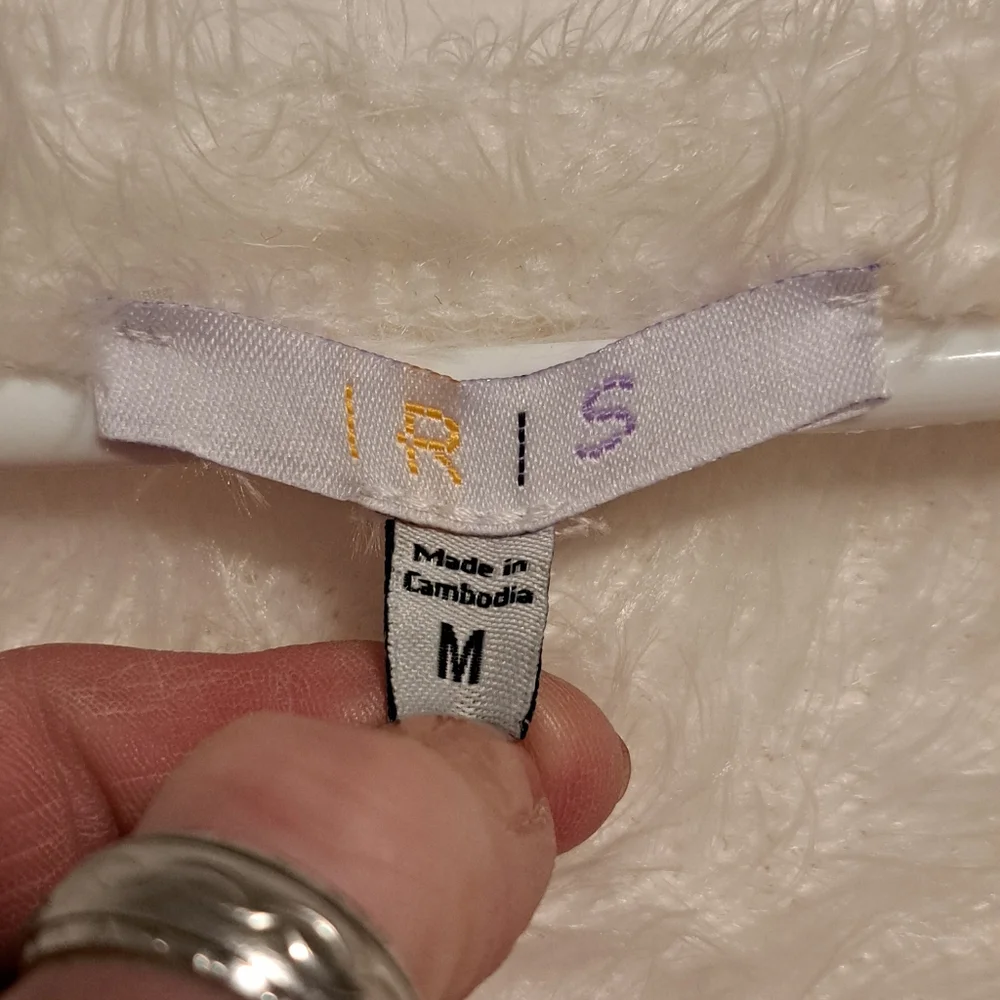 2 Sweaters - Picture 3 of 8